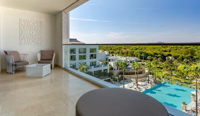 Grand Deluxe Pool View Room 2